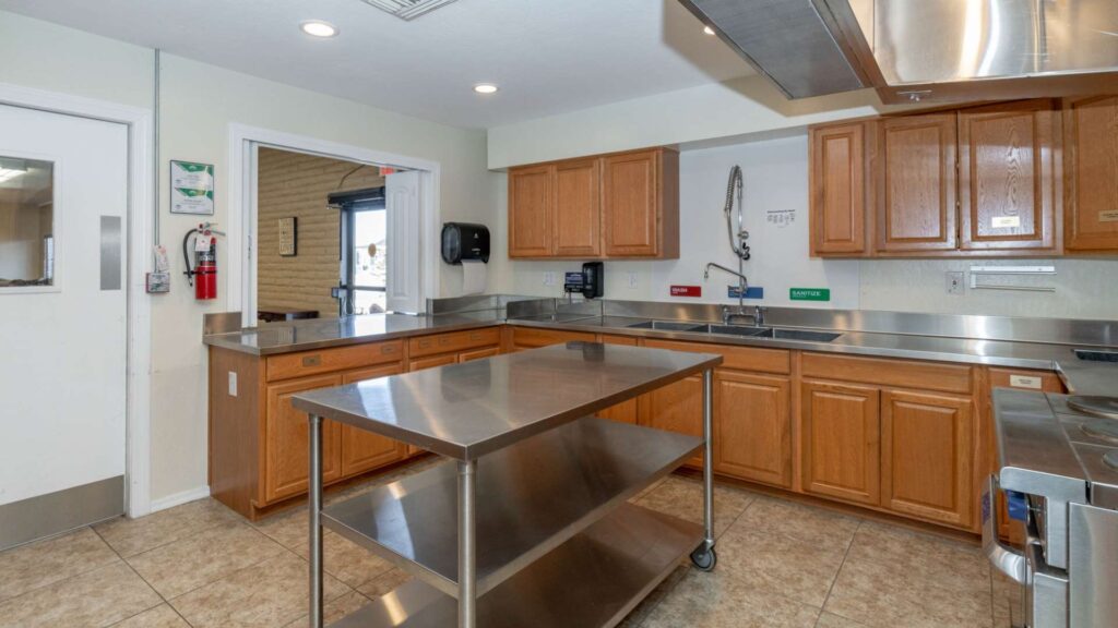 A kitchen with stainless steel appliances Description automatically generated with low confidence